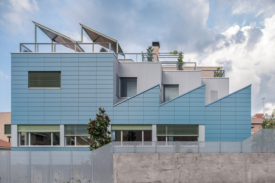 Une maison intergénérationnelle durable et moderne à Madrid